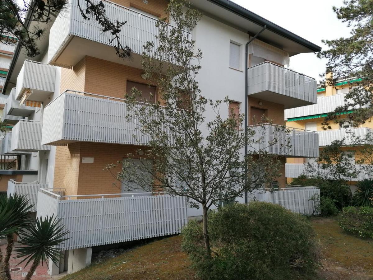 Condominio Rosa Lignano Sabbiadoro Kültér fotó